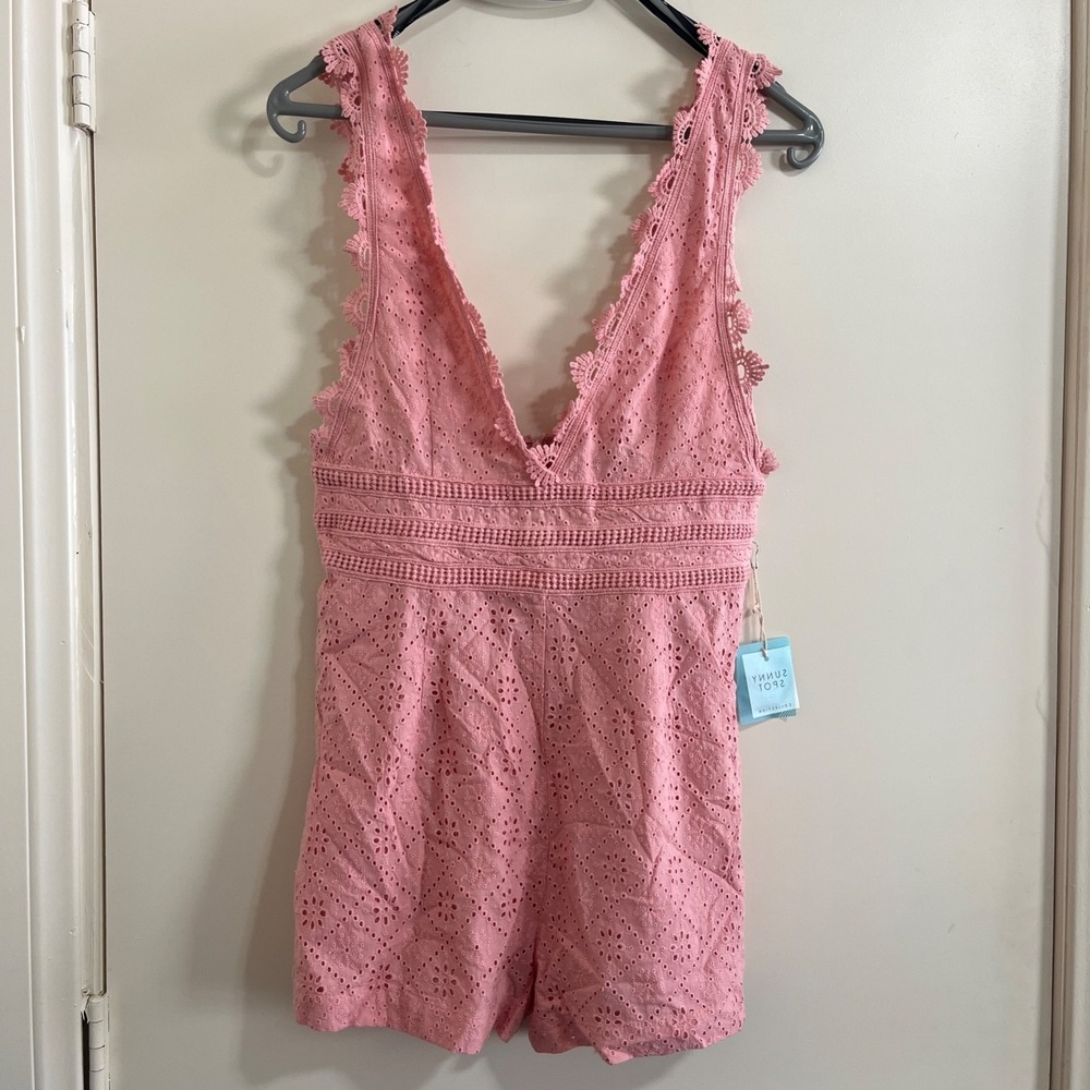 Forever 21 Womens Eyelet Lace Romper Medium Pink Coquette Romantic Euro Summer